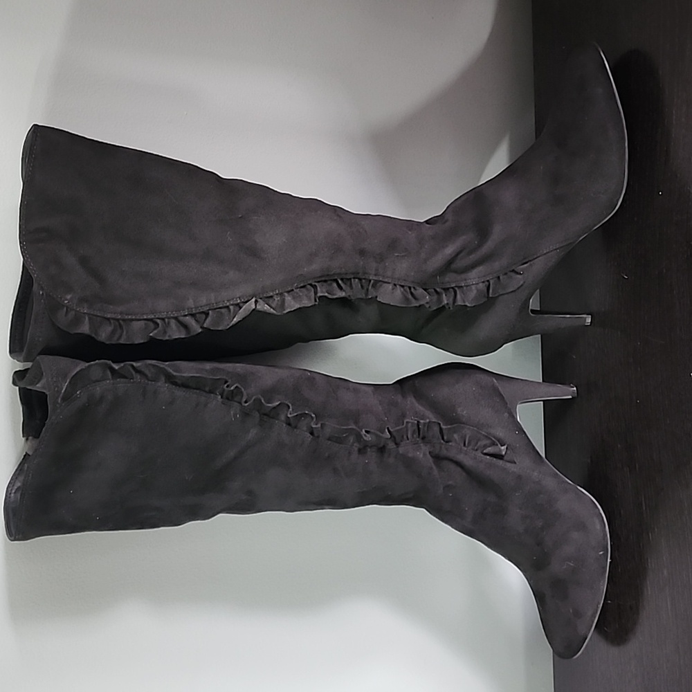 Knee high, suede, high heel black boot